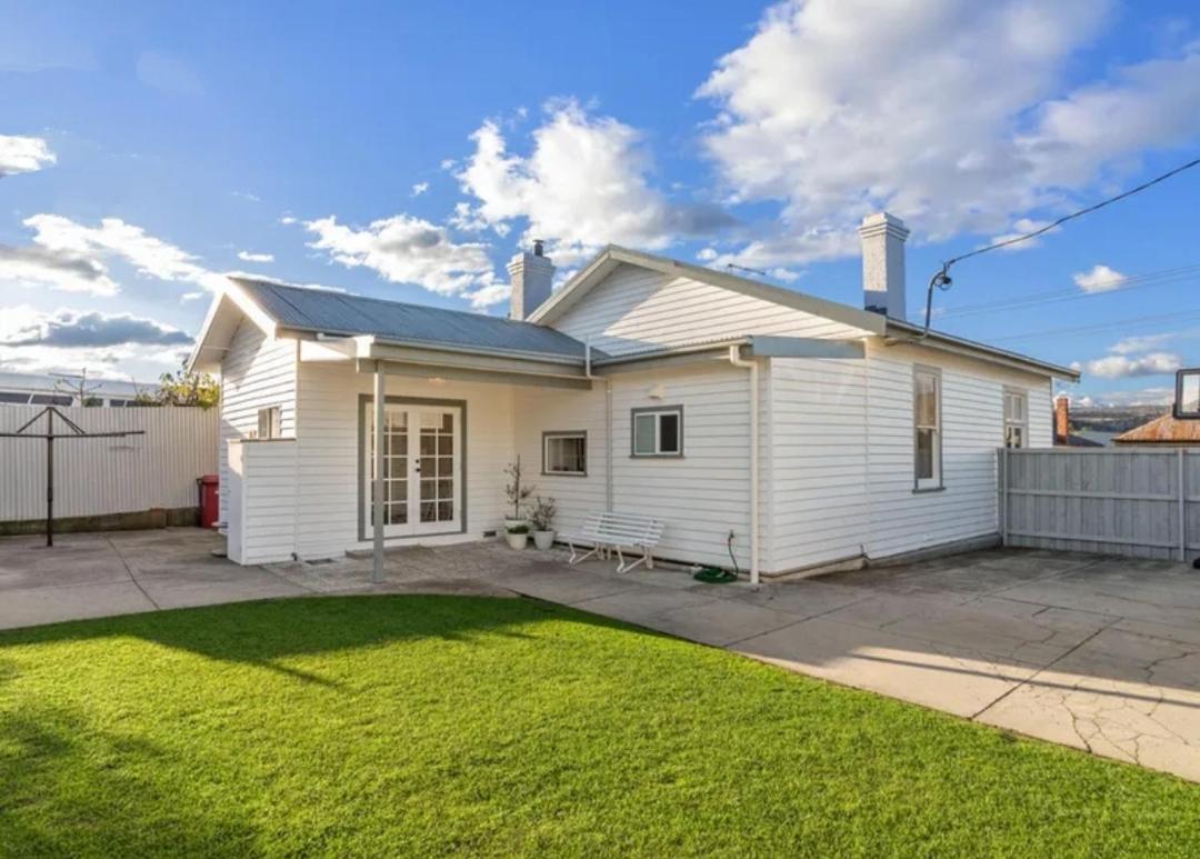 Three Bedrooms Hermay Cottage Invermay Exterior photo